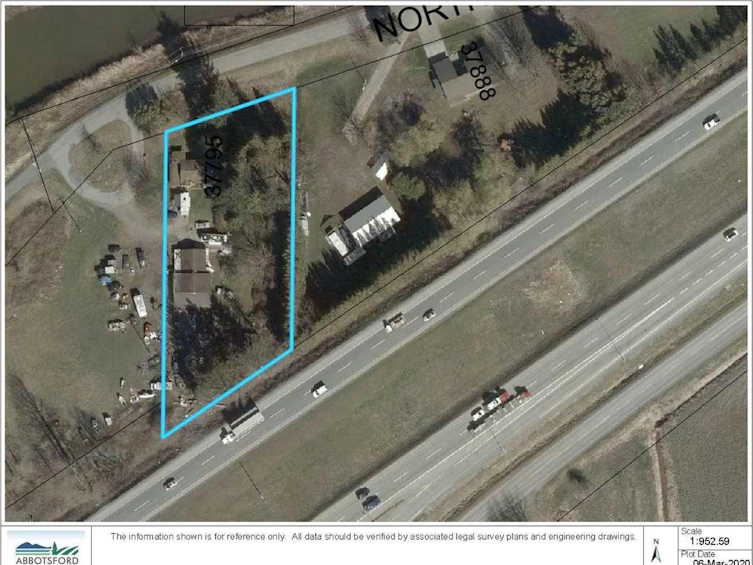 37795 NORTH North Parallel Road, Abbotsford, BC, V3G 2K1