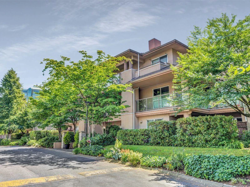305 - 14988 101a Avenue, Surrey BC V3R 0T1