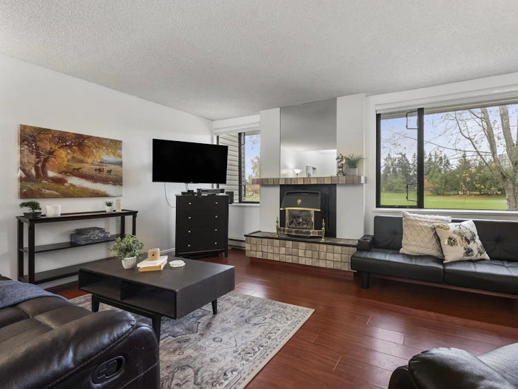 209-15313 19, Surrey, BC, V4A 1X6