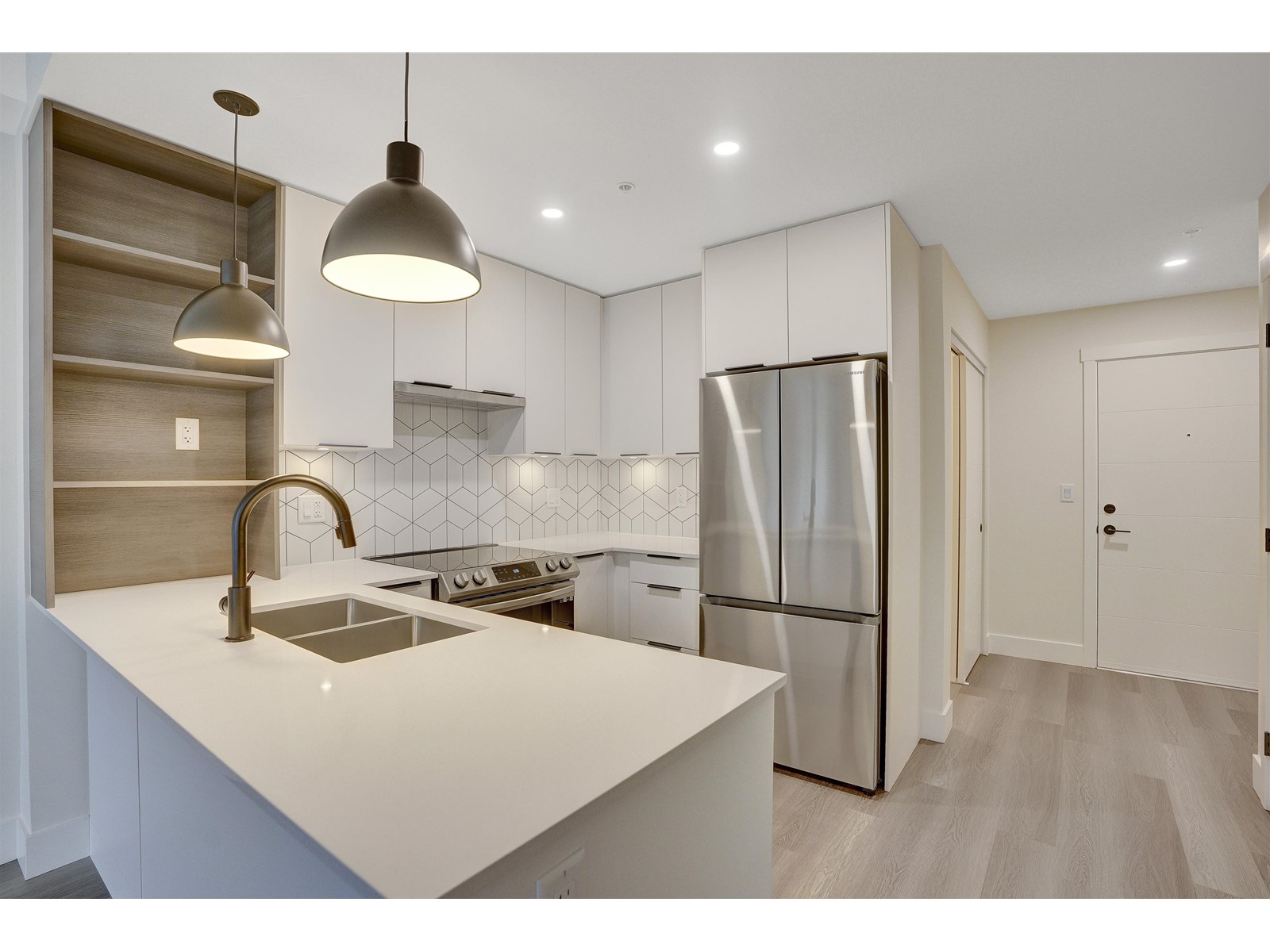 407-10778 138, Surrey, BC, V3T 4K8