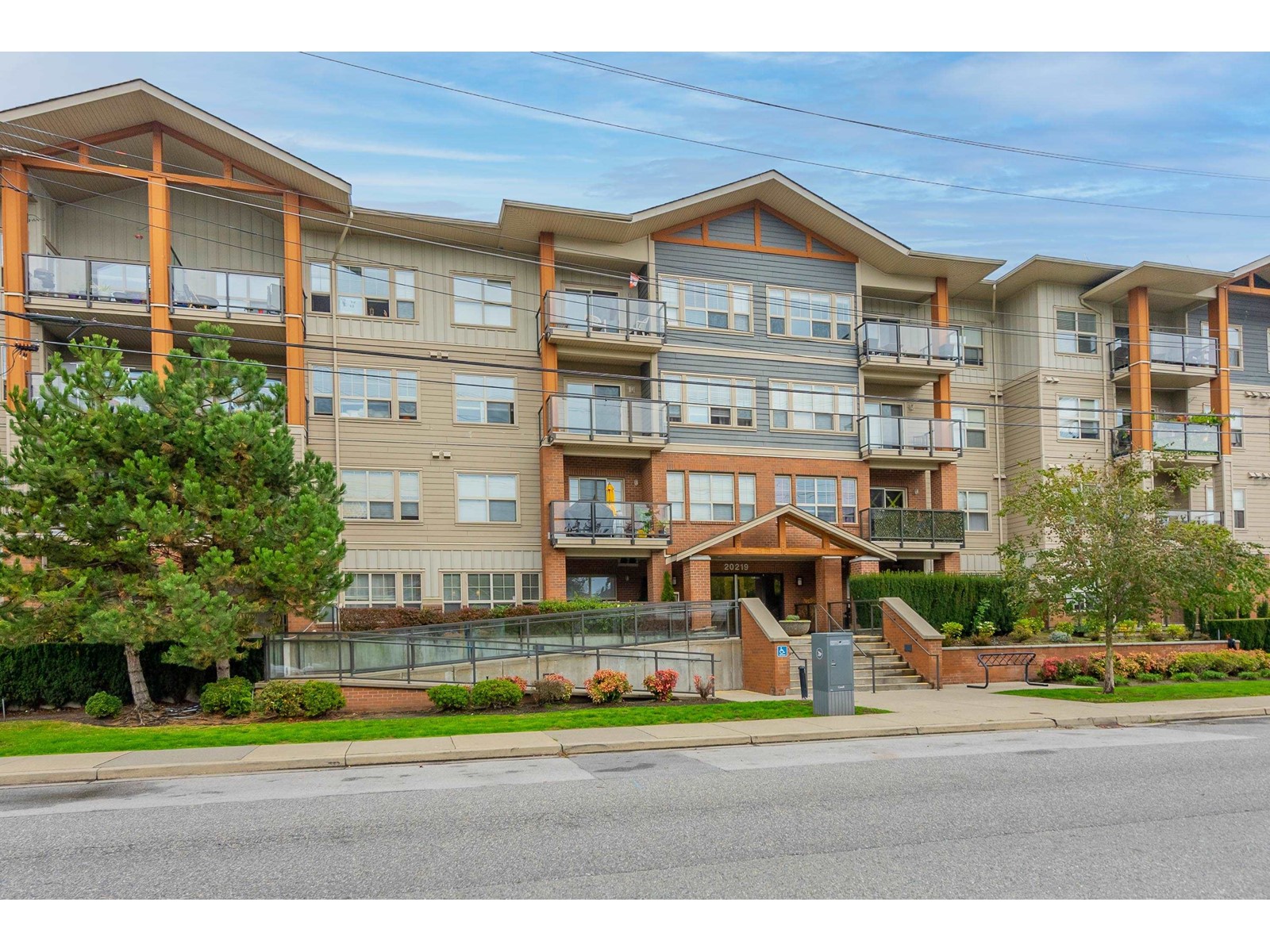 417-20219 54a, Langley, BC, V3A 0C7