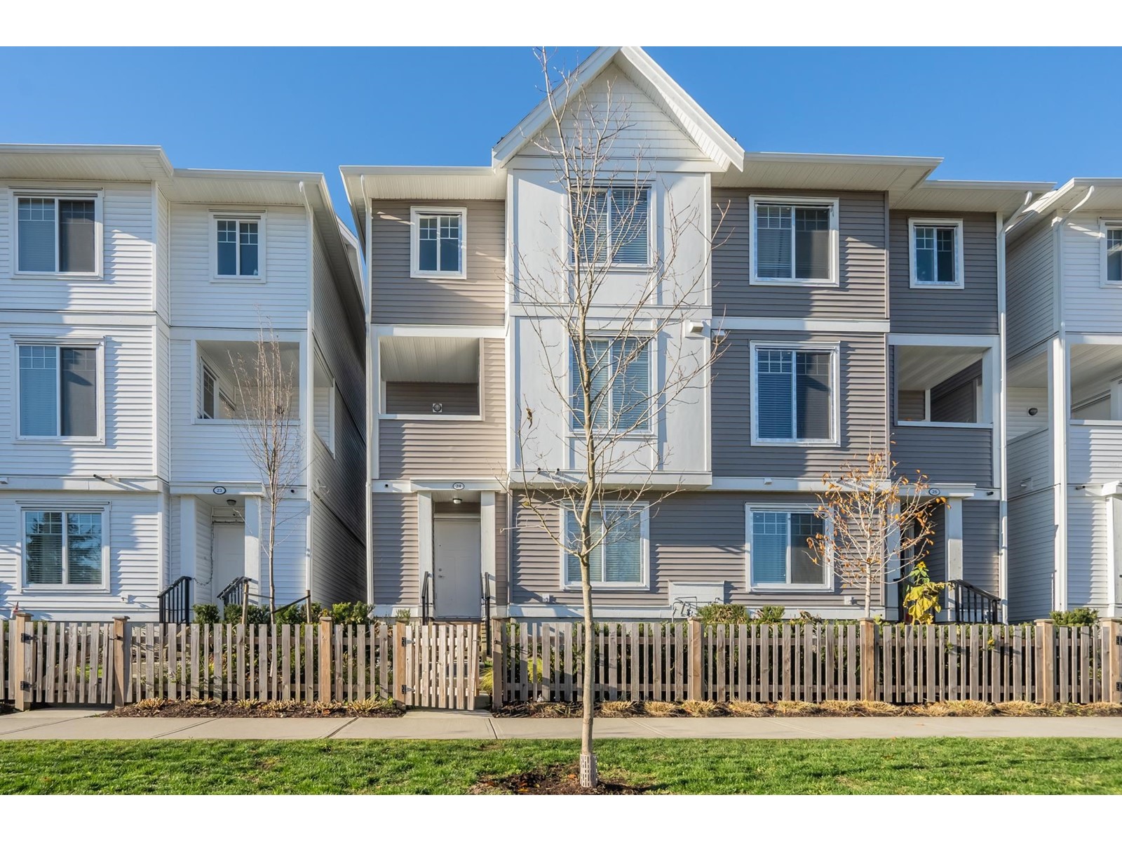 24-8033 166b, Surrey, BC, V4N 0G7