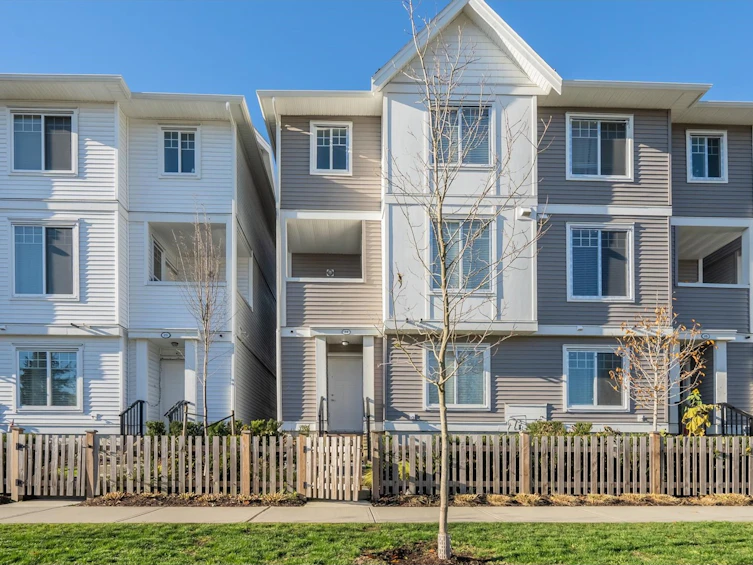24-8033 166b, Surrey, BC, V4N 0G7