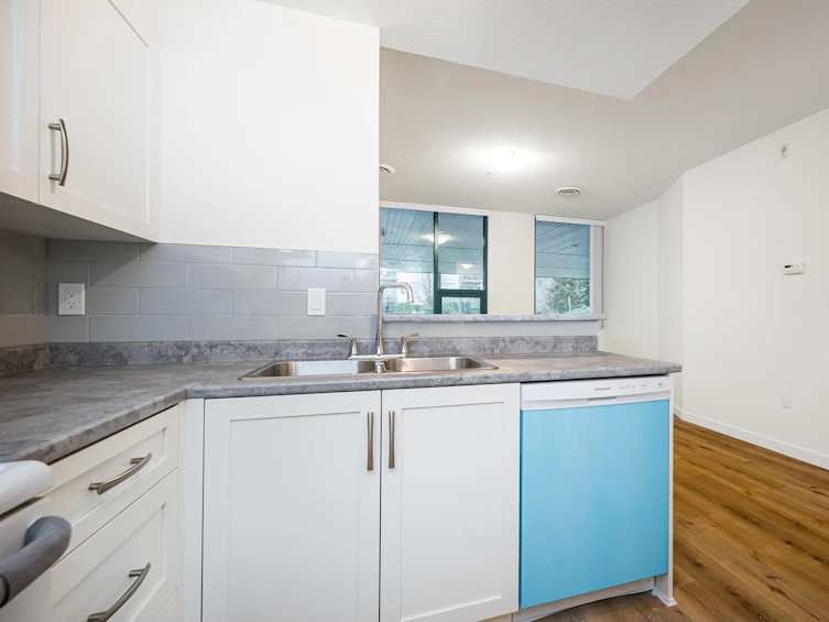 207-9278 120, Surrey, BC, V3V 4B8