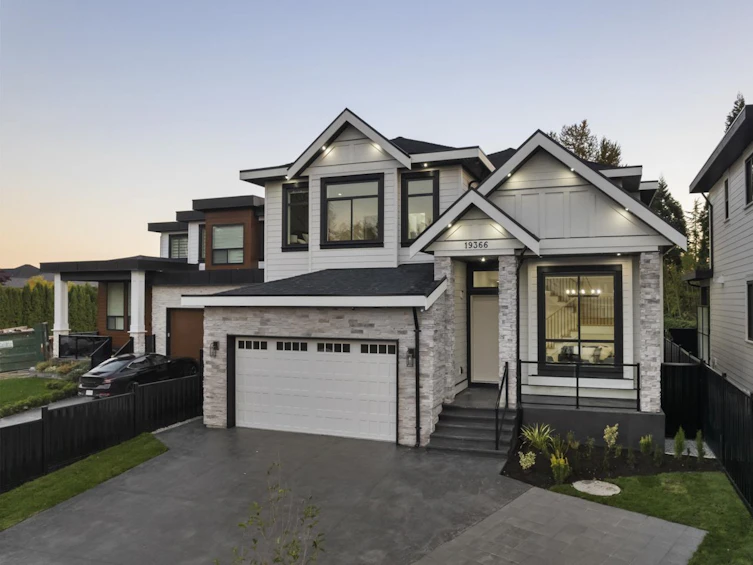 19366 71 Avenue, Surrey, BC, V4N 1N2
