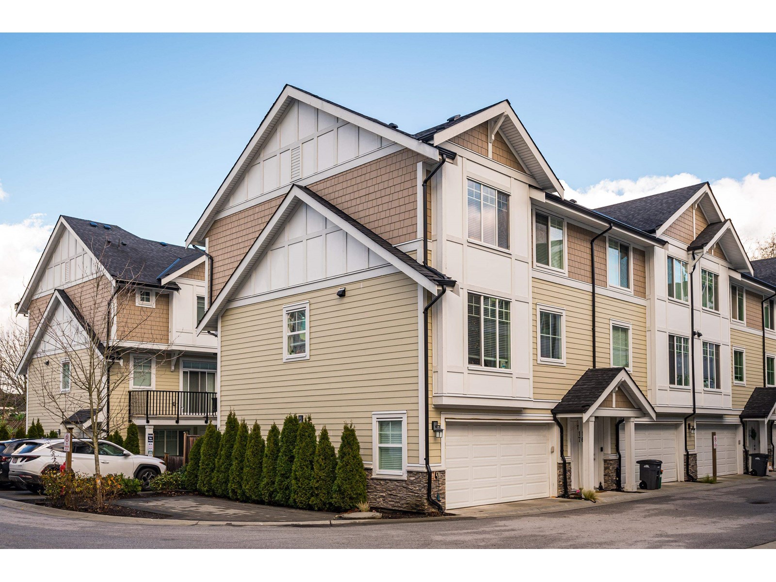 17-7056 192, Surrey, BC, V4N 6S6