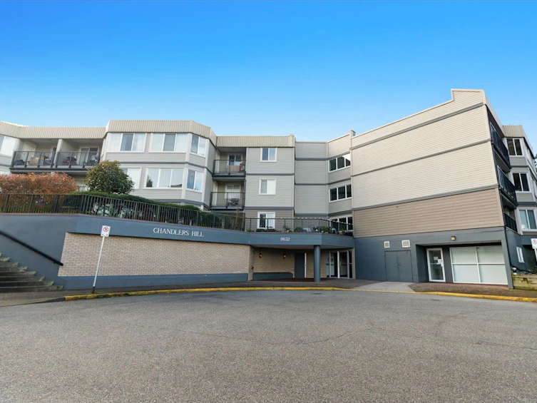 301-9632 120a, Surrey, BC, V3V 4H4