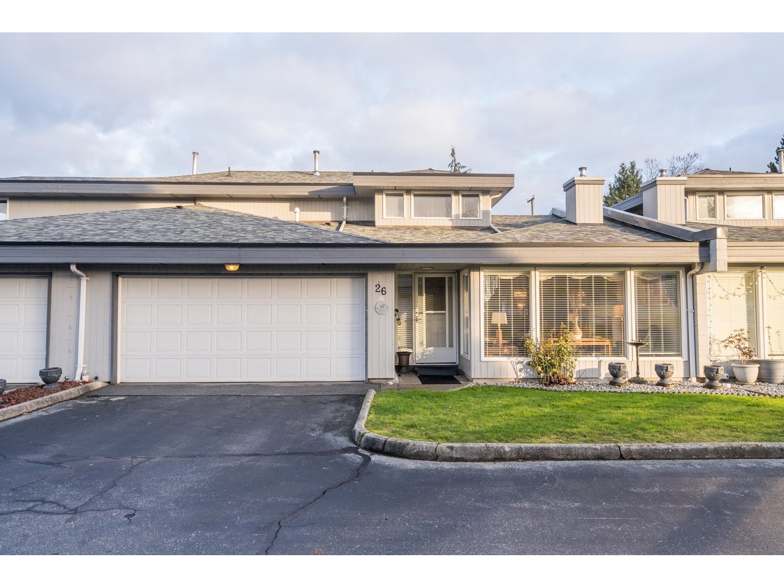 26-16180 86, Surrey, BC, V4N 3J9