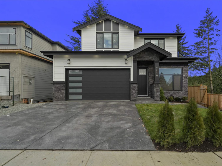 7118 204a Street, Langley, BC, V2Y 3S7