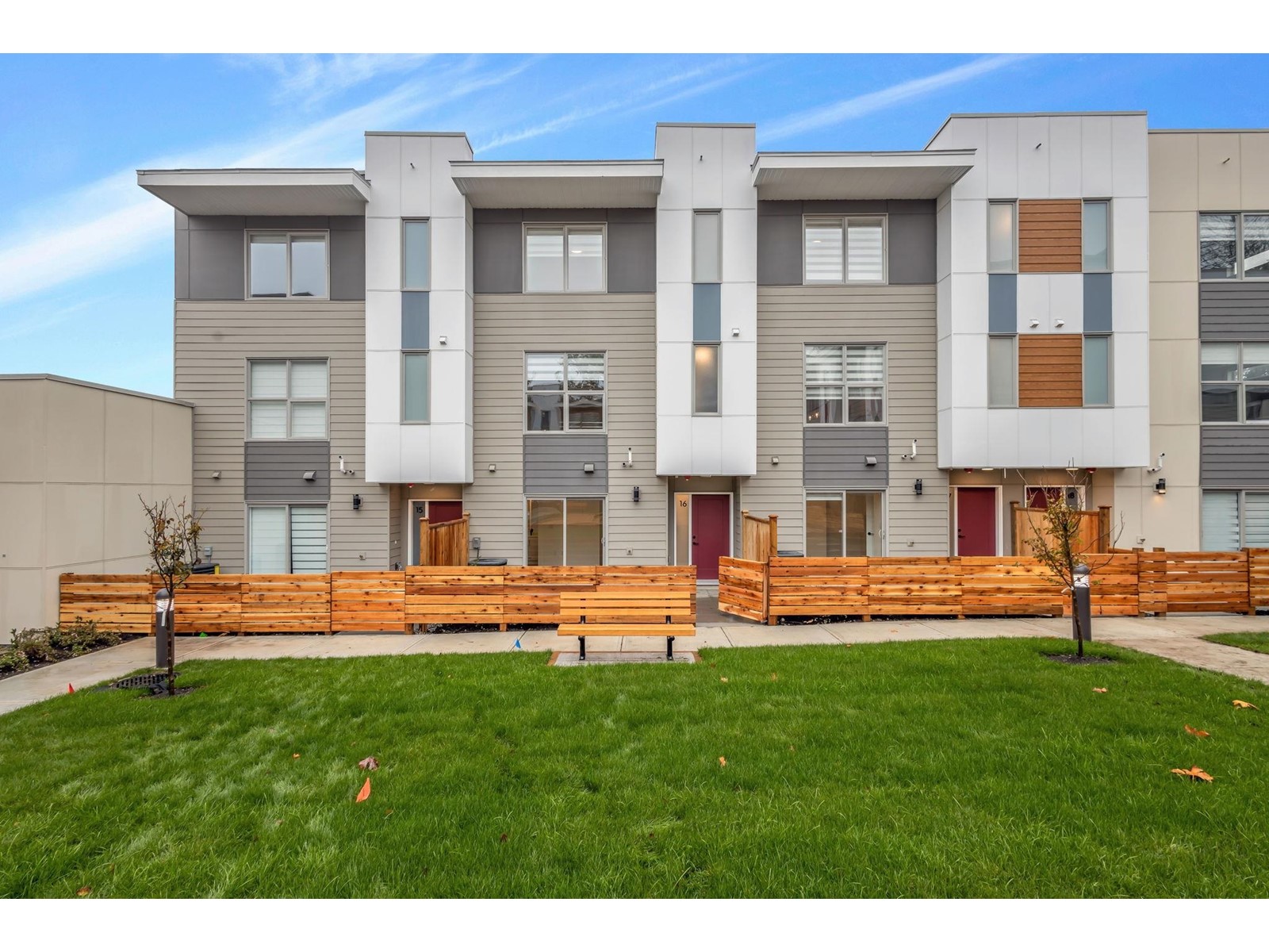 16-12585 104a, Surrey, BC, V3V 0G7
