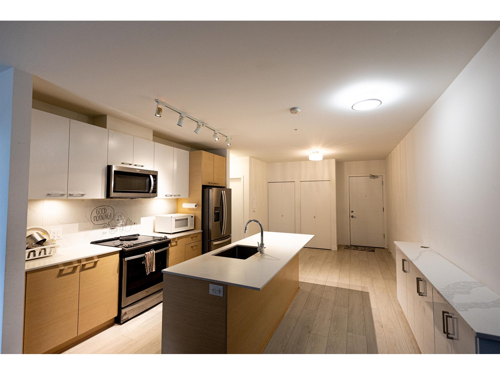 301-10581 140, Surrey, BC, V3T 0M7
