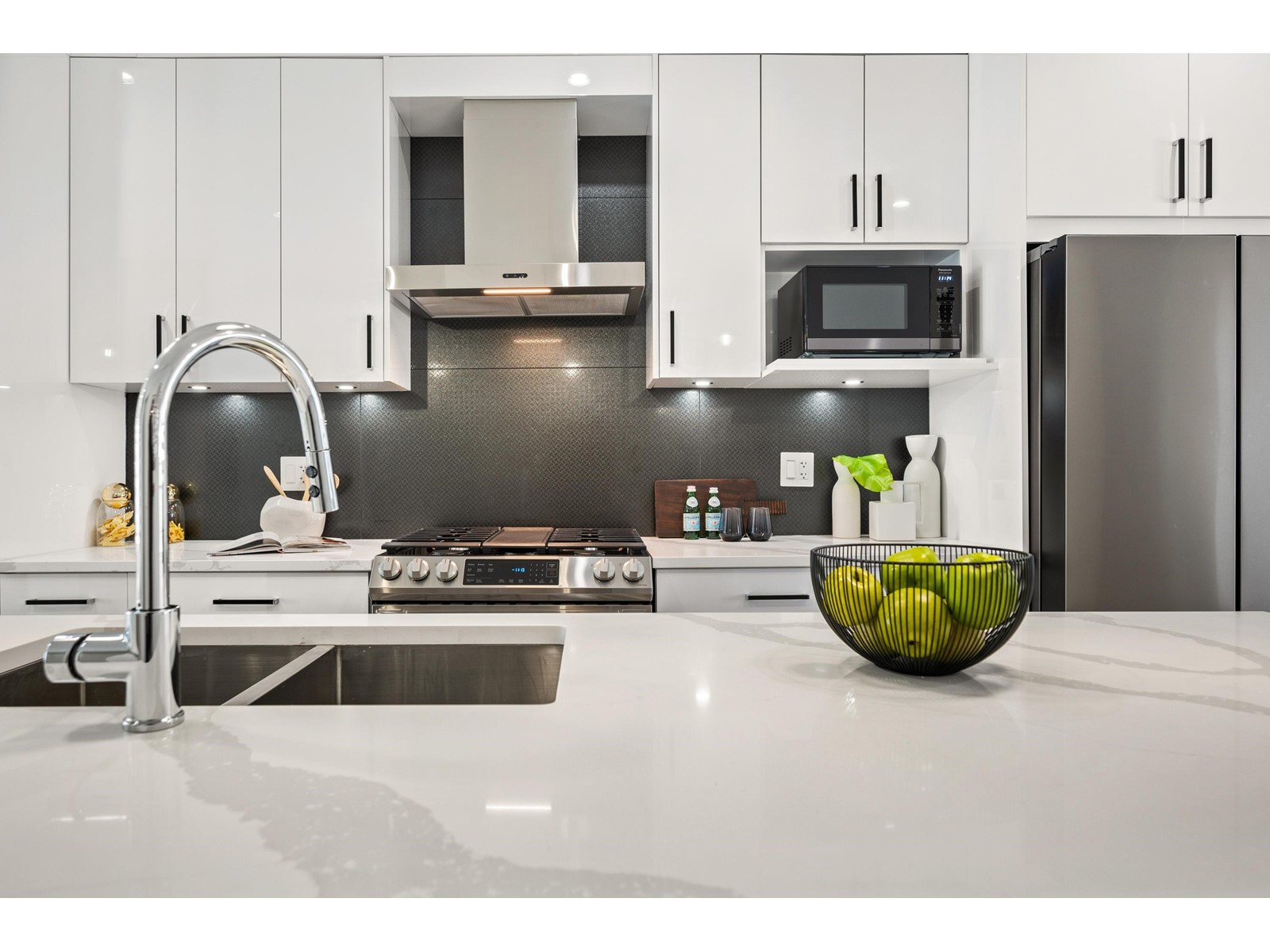 8-9652 162a, Surrey, BC, V4N 2E4