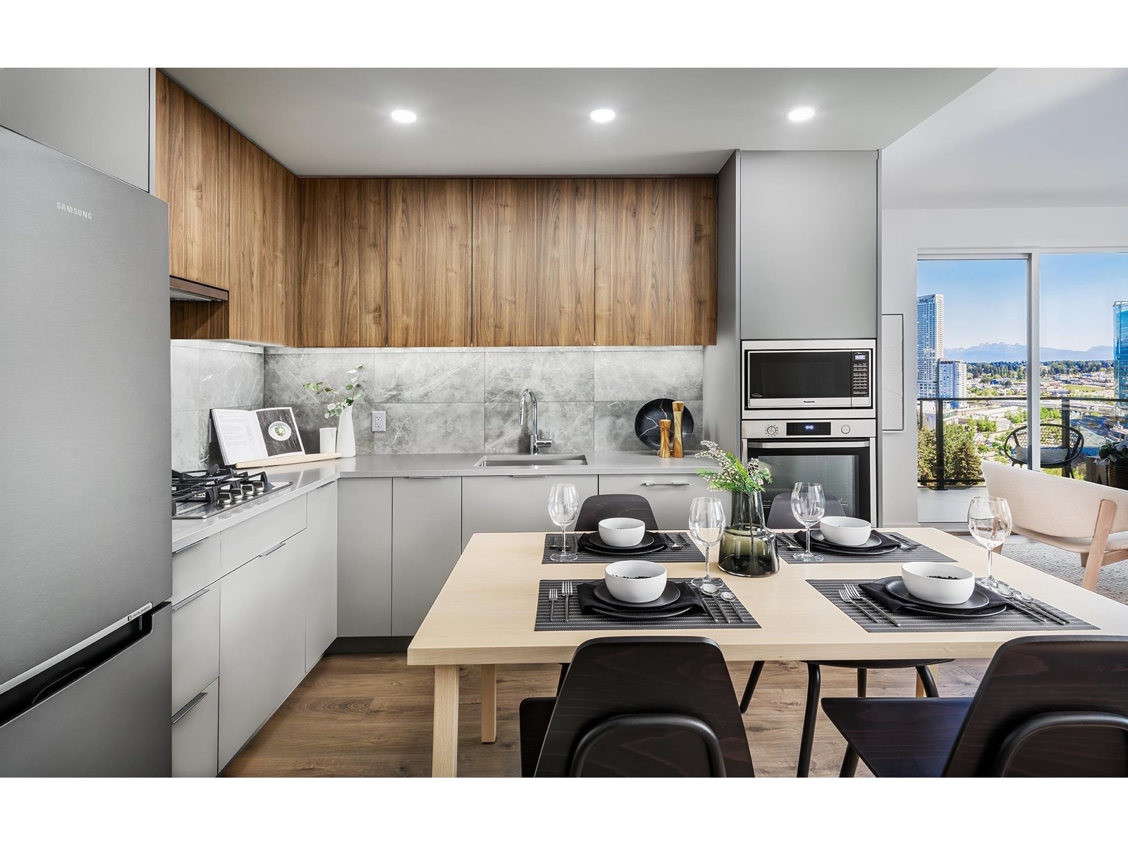 2605-13387 Old Yale, Surrey, BC, V3T 5A2