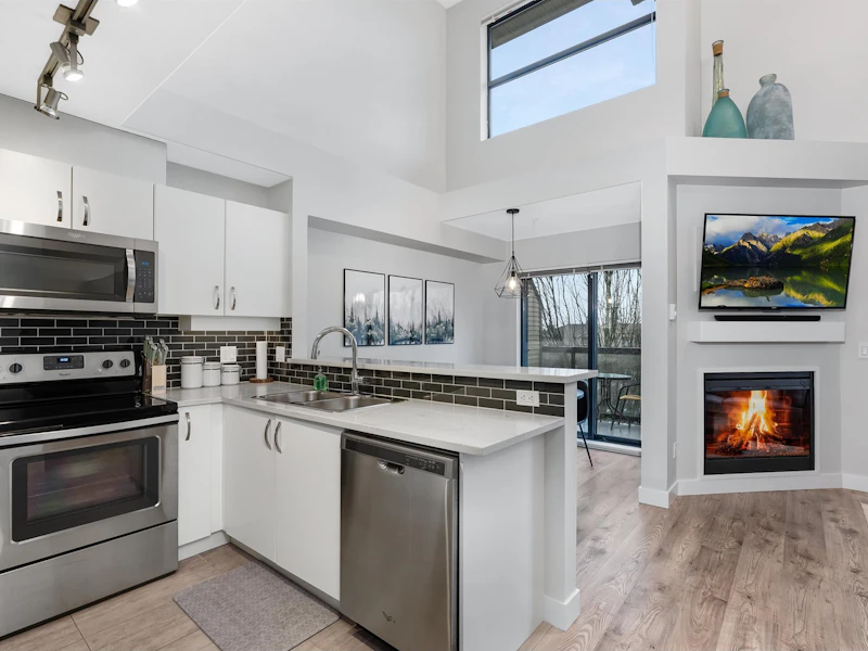 433 - 10838 City Parkway, Surrey BC V3T 5X9