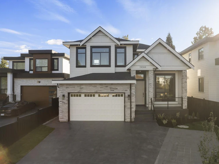 19366 71 Avenue, Surrey, BC, V4N 1N2