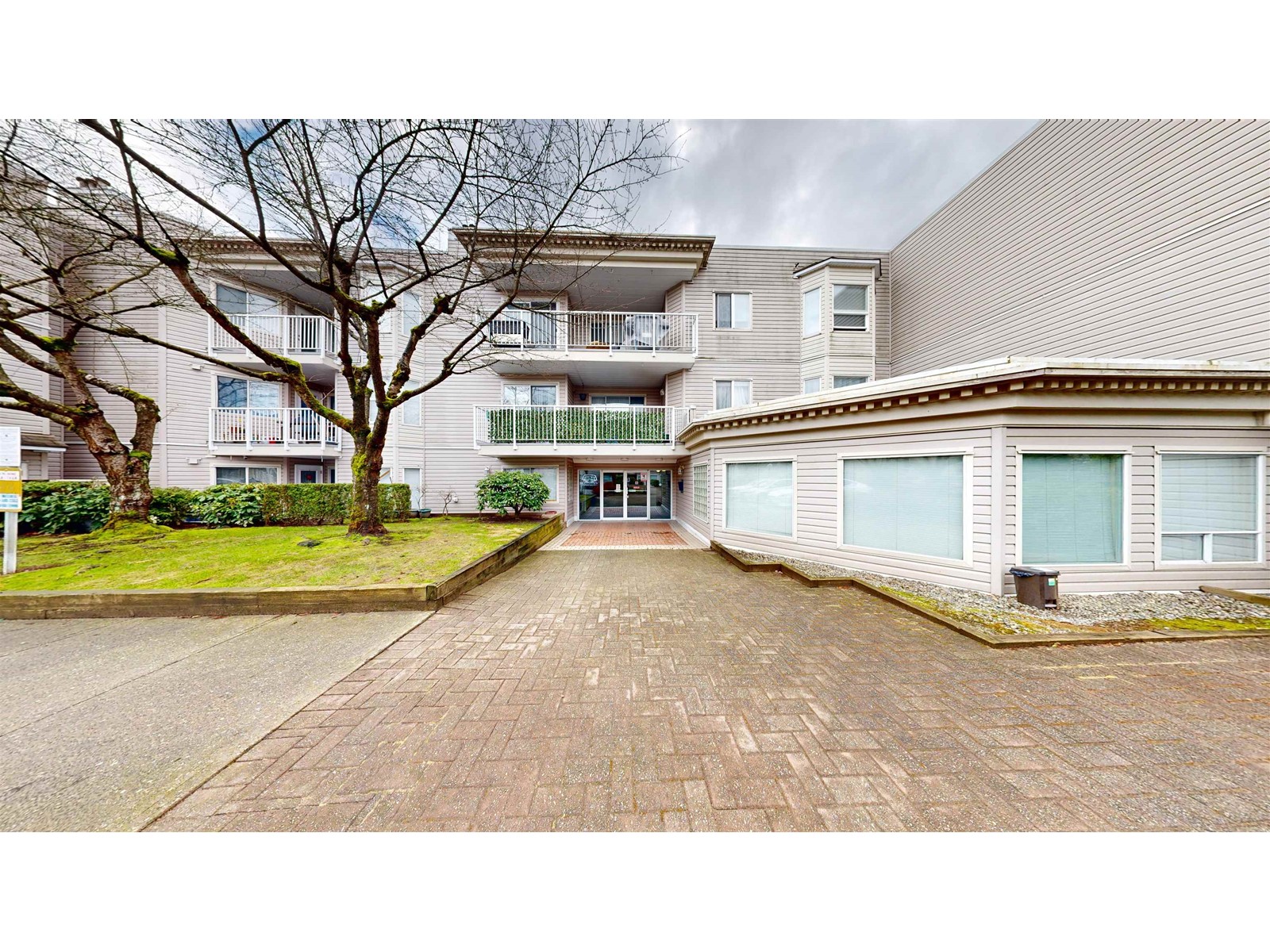 309-9940 151, Surrey, BC, V3R 0V3