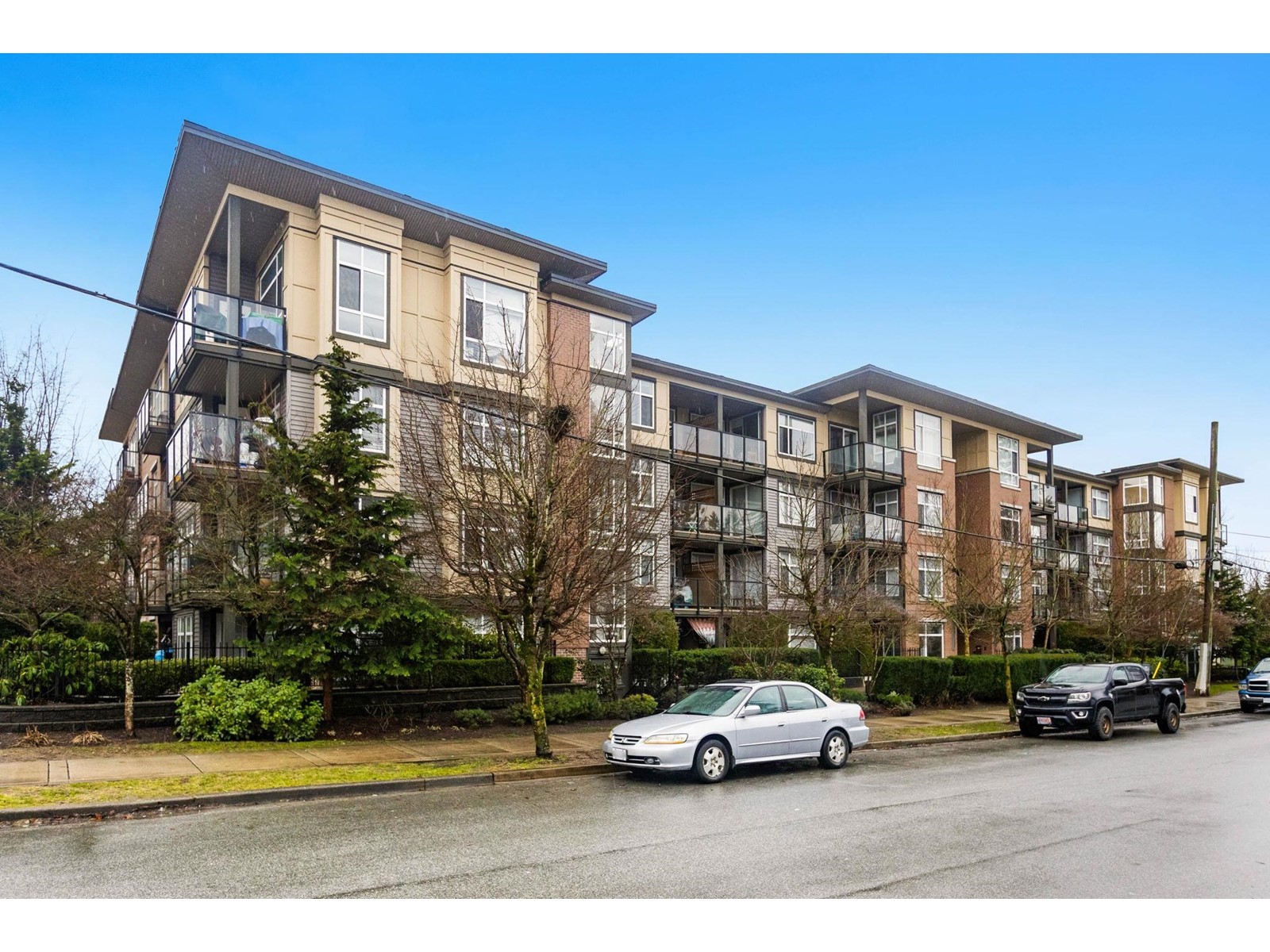 111-10788 139, Surrey, BC, V3T 0A6
