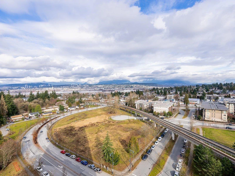1606 - 10899 University Drive, Surrey BC V3T 5V2