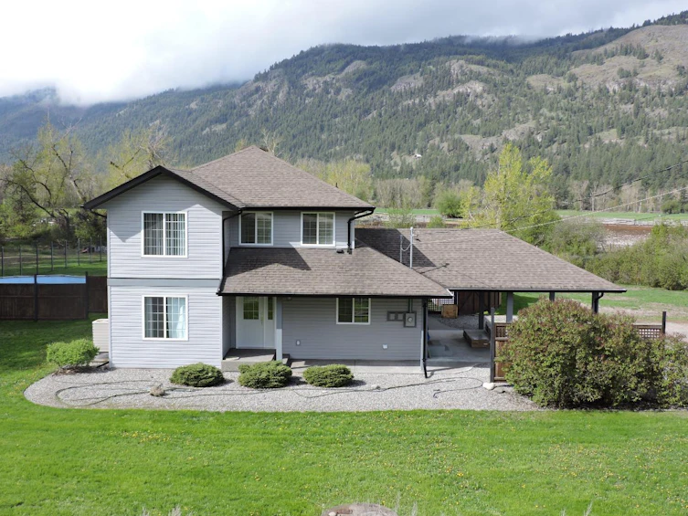 135 Dominion Street Street, Midway, BC, V0H 1M0