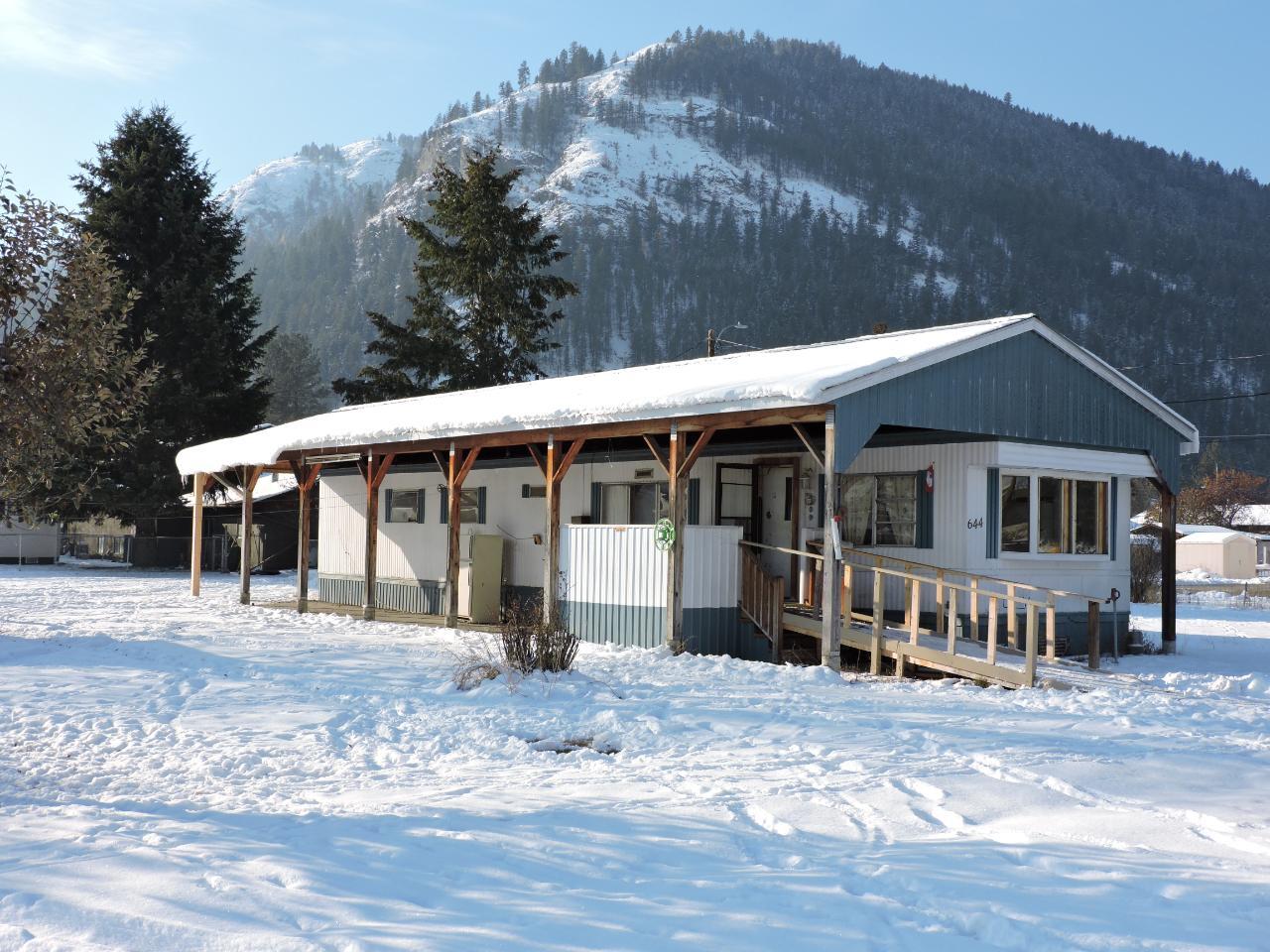 644 Seventh Avenue Avenue, Midway, BC, V0H 1M0