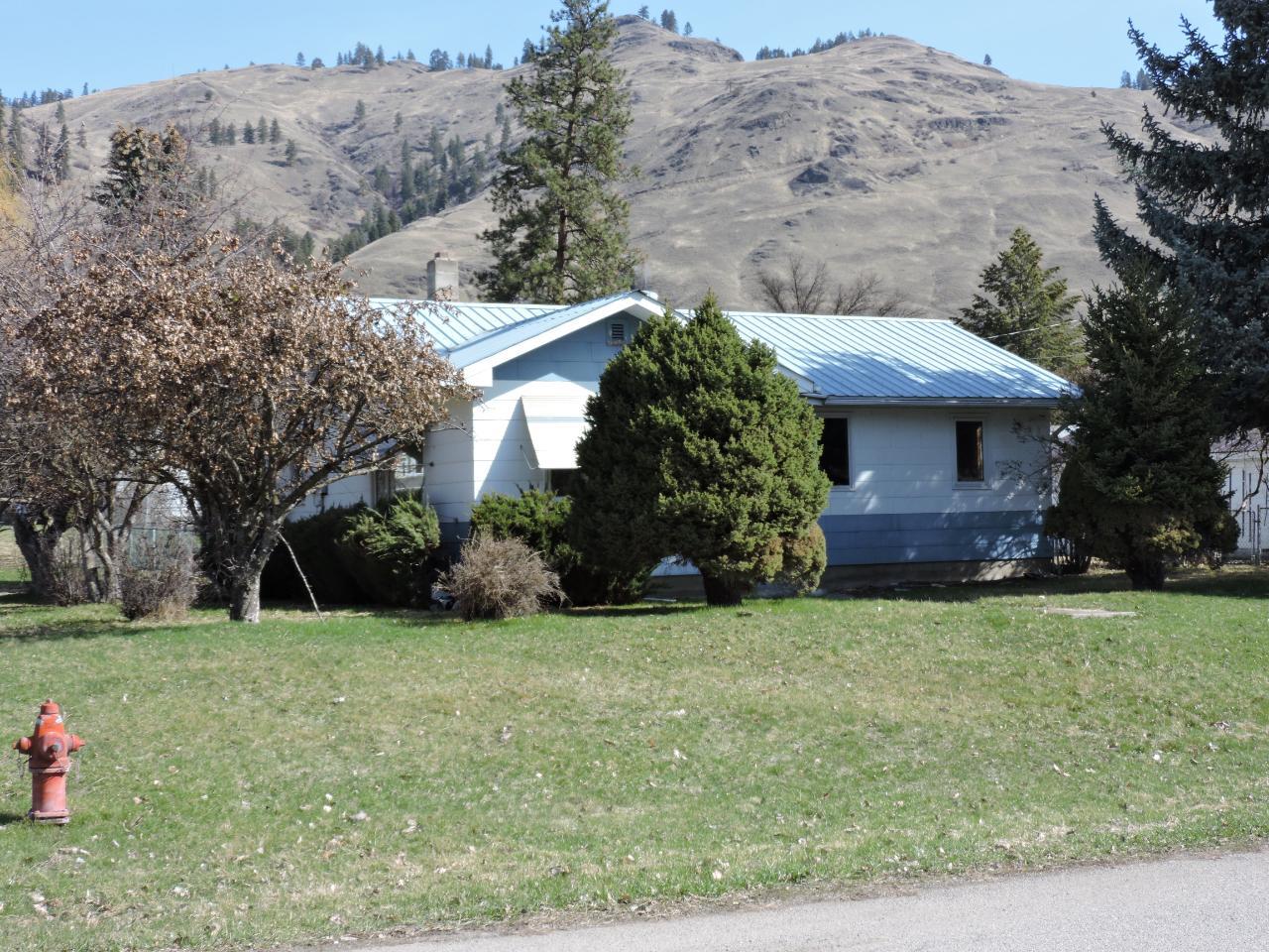 589 Seventh Avenue Avenue, Midway, BC, V0H 1M0
