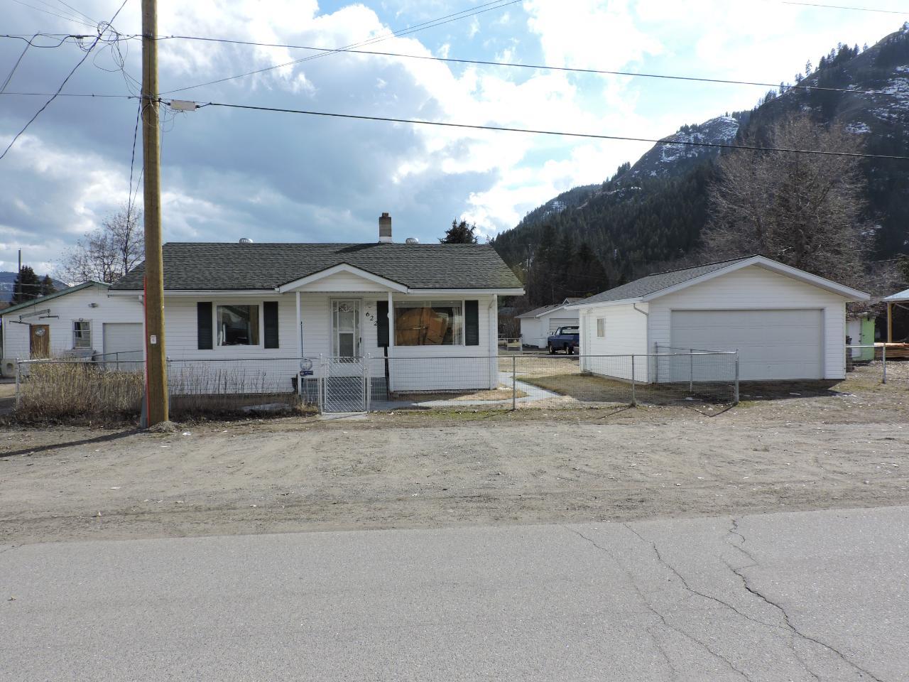 622 Seventh Avenue Avenue, Midway, BC, V0H 1M0