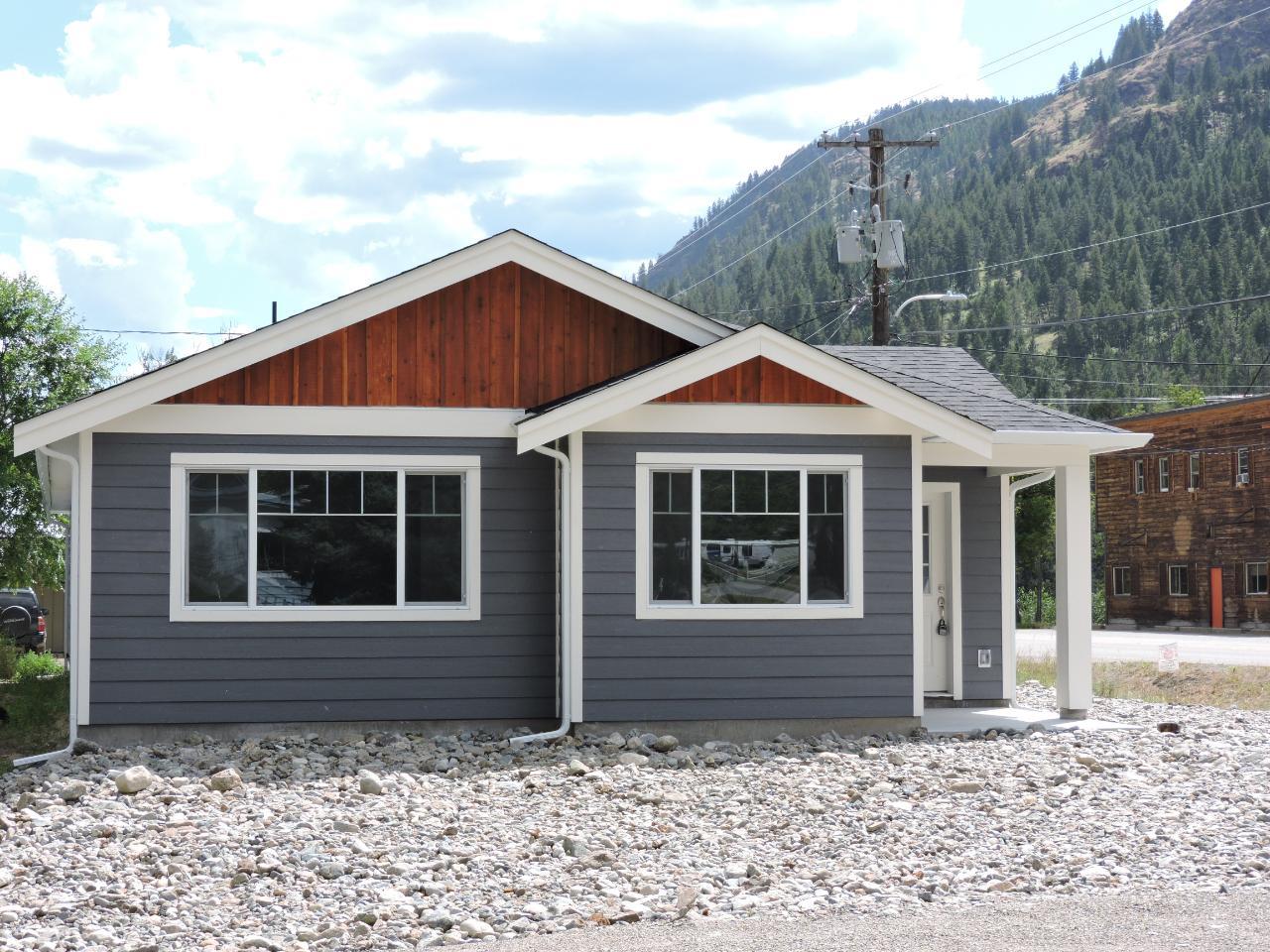 594 Sixth Avenue Avenue, Midway, BC, V0H 1M0