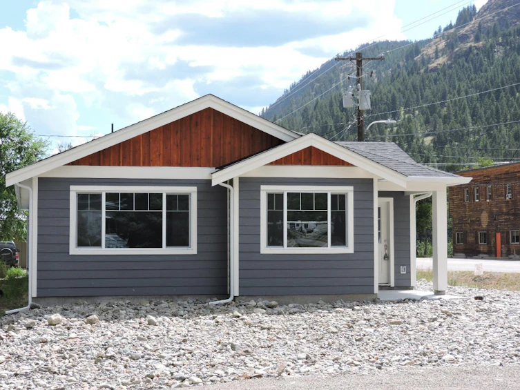 594 Sixth Avenue Avenue, Midway, BC, V0H 1M0