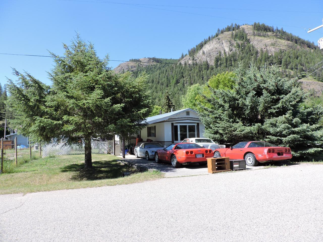 592 Central Avenue Avenue, Midway, BC, V0H 1M0