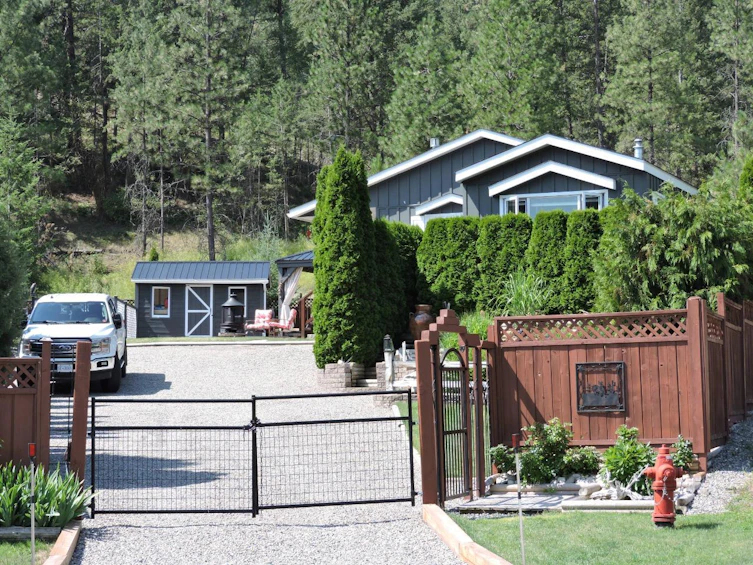 522 Border Place Place, Midway, BC, V0H 1M0