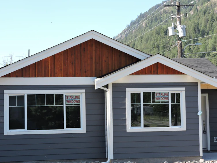 594 Sixth Avenue Avenue, Midway, BC, V0H 1M0