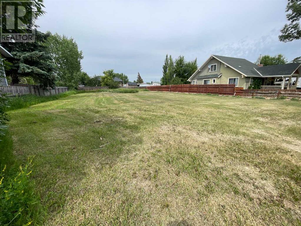 215 4 Street, Stirling, AB, T0K 2E0