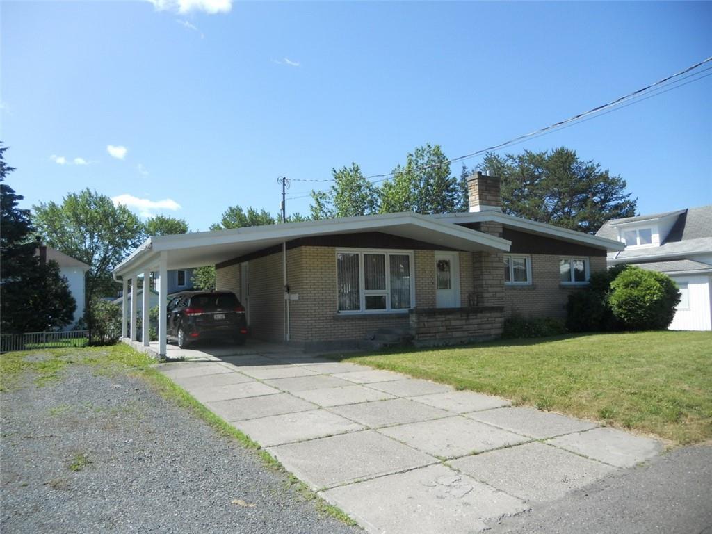 36 Véniot St  