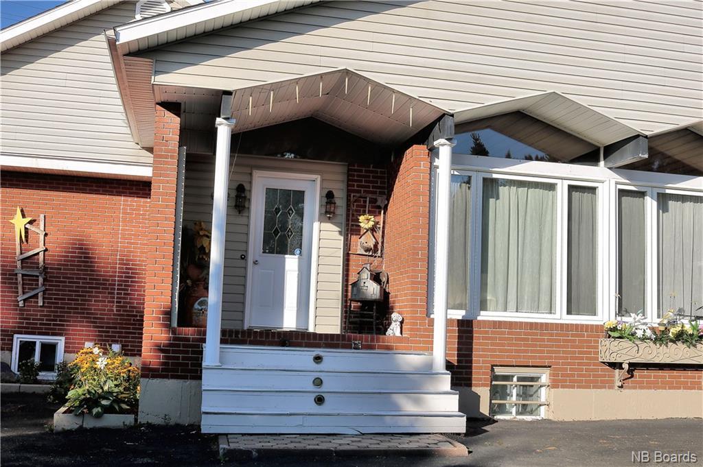 902 Canada Rd  