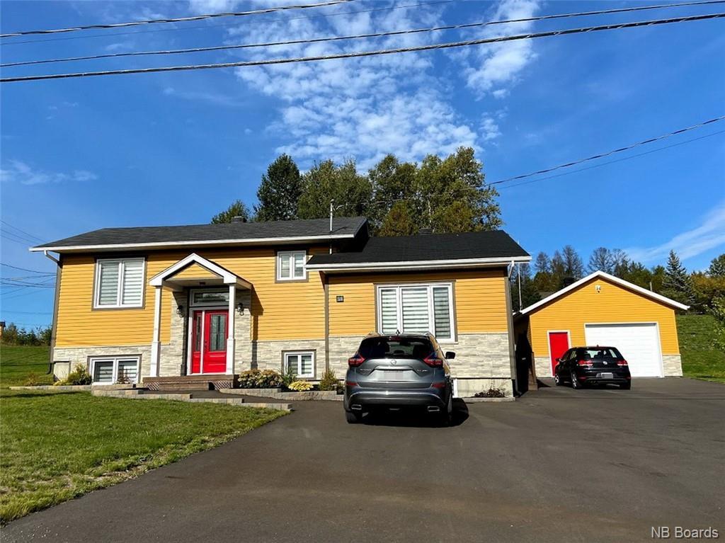 11 Diane St  