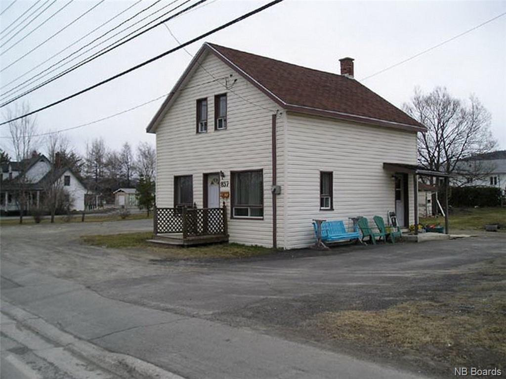 837 Victoria St  