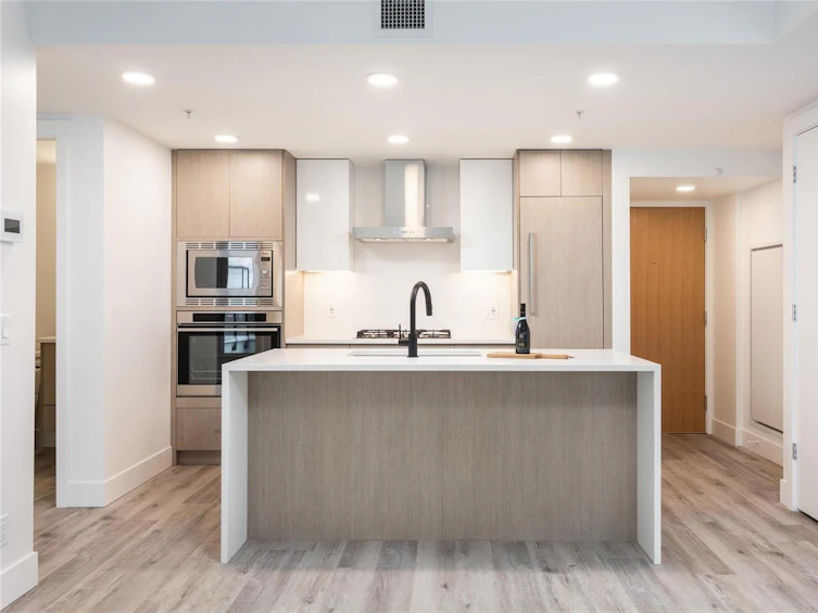 607-1588 Ellis Street, Kelowna, BC, V1Y 2A7