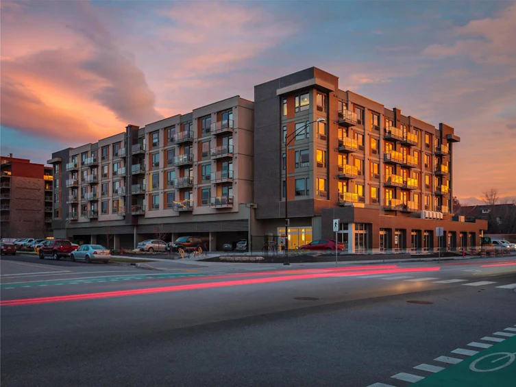 341-925 Leon Avenue, Kelowna, BC, V1Y 0E5