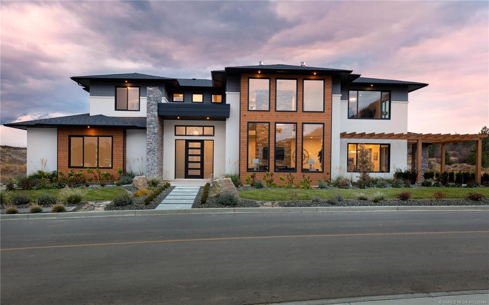 2688 Ridgemount Drive, West Kelowna, BC, V4T 3A6