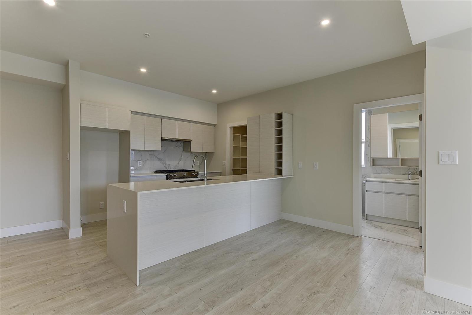 307-1925 Enterprise Way, Kelowna, BC, V1Y 0J8
