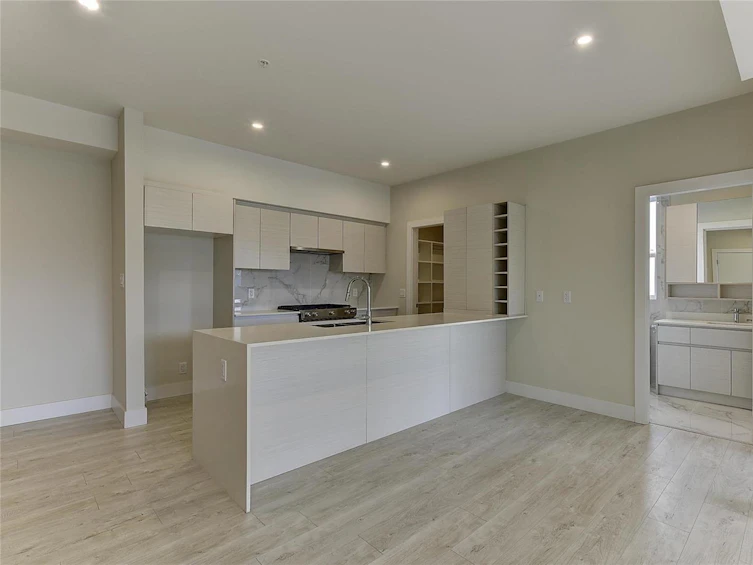 307-1925 Enterprise Way, Kelowna, BC, V1Y 0J8