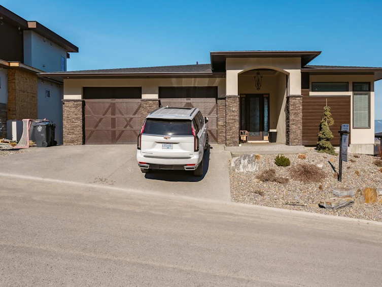 1000 Lakecrest Court, Kelowna, BC, V1W 5M6