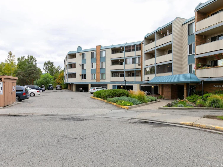 215-1640 Ufton Court, Kelowna, BC, V1Y 8L5