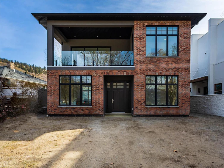 671 Ellis Street, Kelowna, BC, V1Y 1Y6
