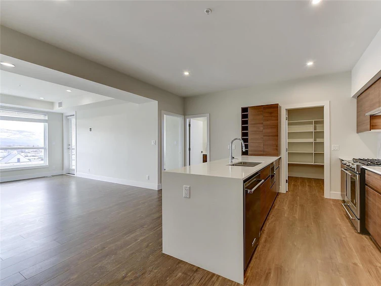 207-1925 Enterprise Way, Kelowna, BC, V1Y 0J8