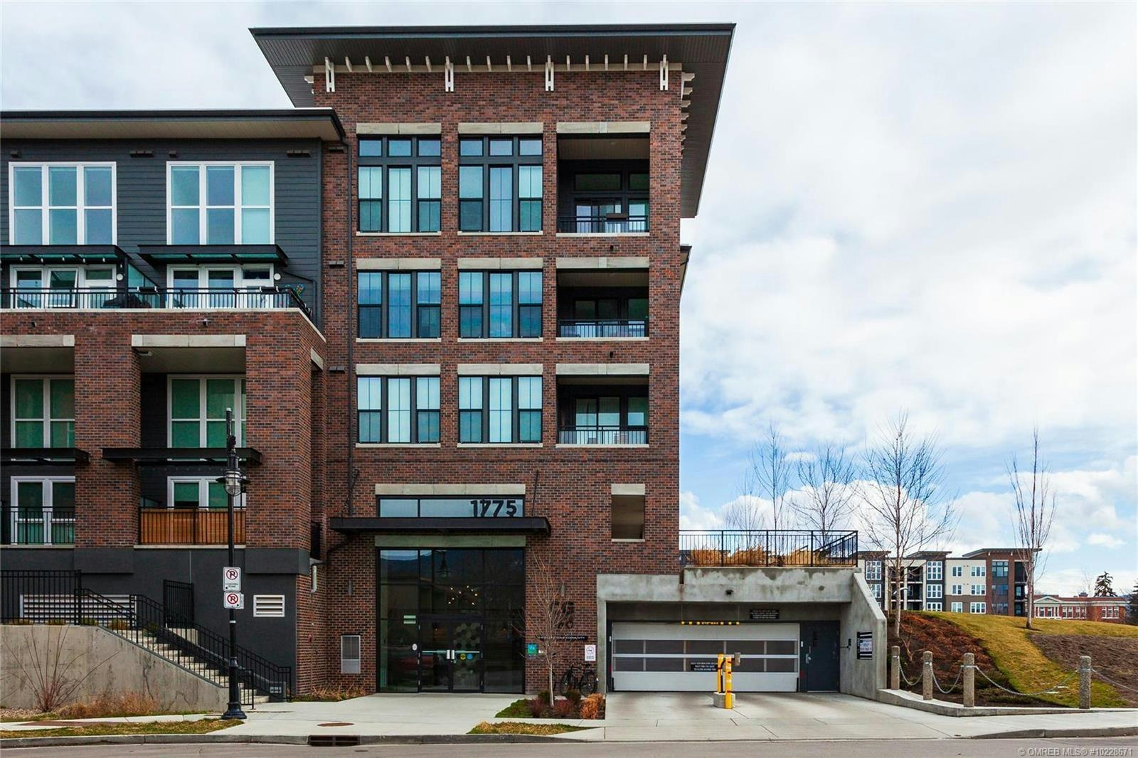 PH17-1775 Chapman Place, Kelowna, BC, V1Y 0G3