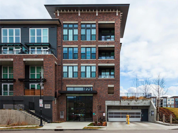 PH17-1775 Chapman Place, Kelowna, BC, V1Y 0G3