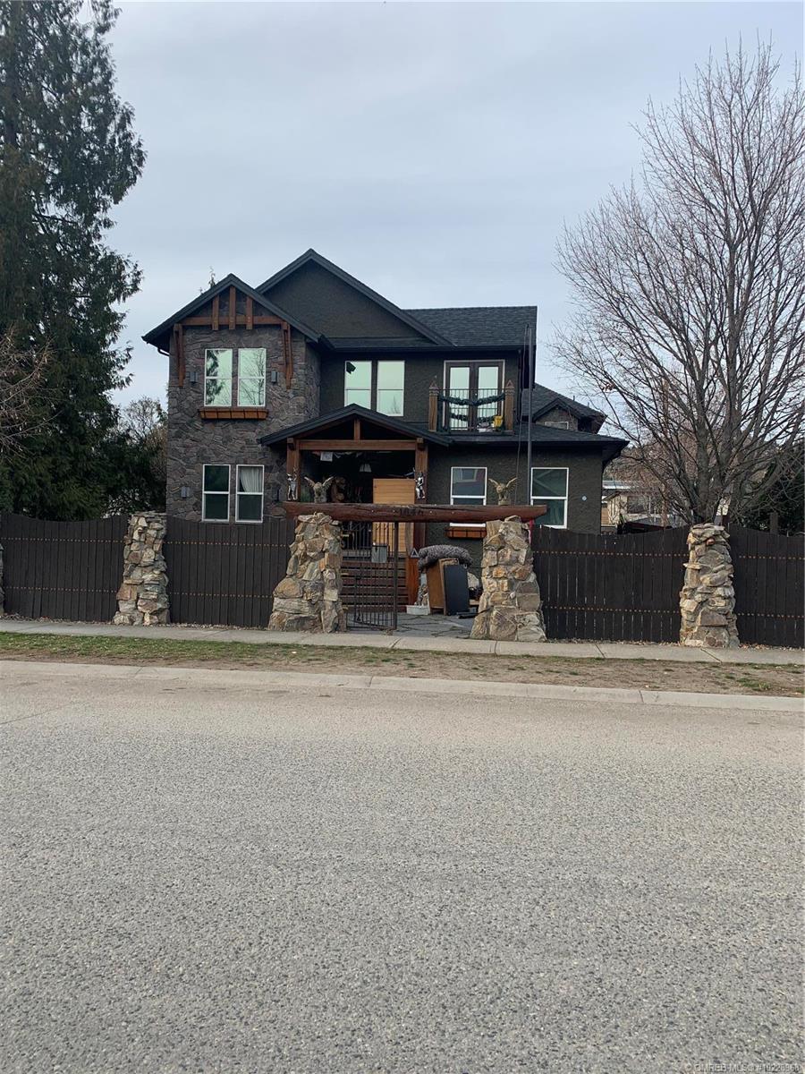 1046 Fuller Avenue, Kelowna, BC, V1Y 6X7