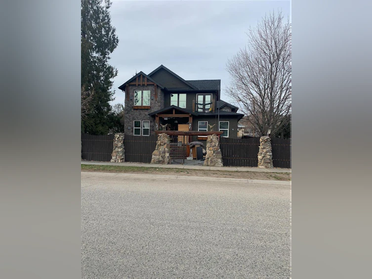 1046 Fuller Avenue, Kelowna, BC, V1Y 6X7