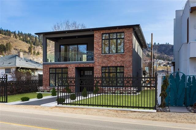 671 Ellis Street, Kelowna, BC, V1Y 1Y6